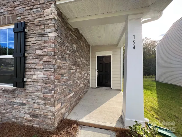a view of an entryway of the house