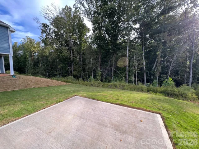 a view of a house with yard and entertaining space
