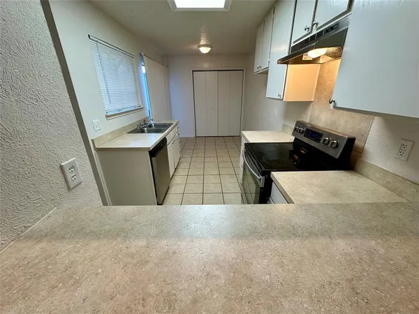 $1,425 | 644 Bellaire Drive, Unit D, Hurst, TX 76053
