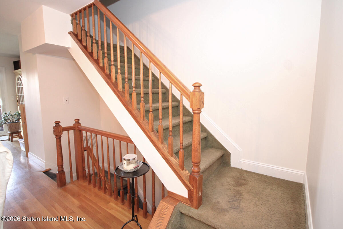951 West Fingerboard Road Staten Island, NY 10304 - Photo 6 of 29 a view of entryway