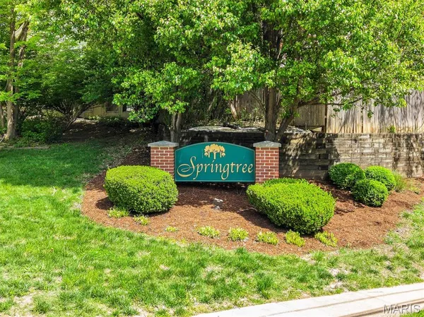 $419,900 | 1912 Springtree Drive, Maryland Heights, MO 63043