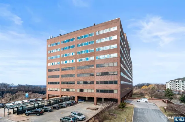 $3,600 | 2 Executive Drive, Unit 712, Fort Lee, NJ 07024