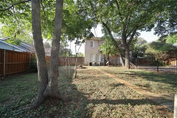 $1,950 | 2226 West Rosedale Street South, Unit 100, Fort Worth, TX 76110