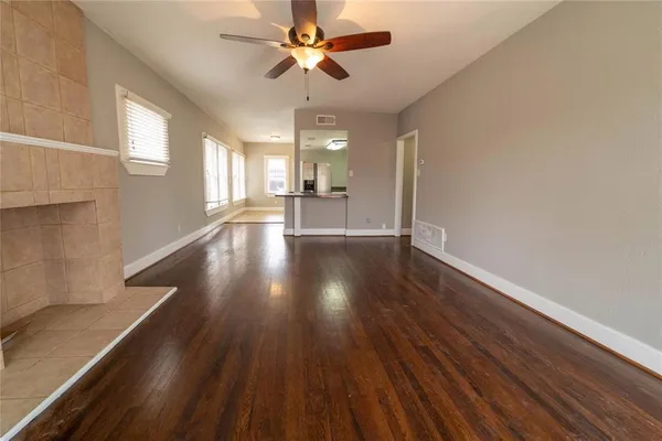 $1,950 | 2226 West Rosedale Street South, Unit 100, Fort Worth, TX 76110