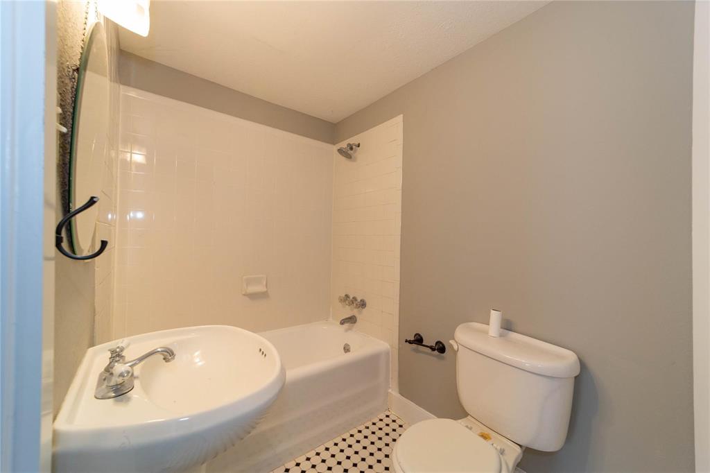 2226 West Rosedale Street South, Unit 100 Fort Worth, TX 76110 - Photo 10 of 15