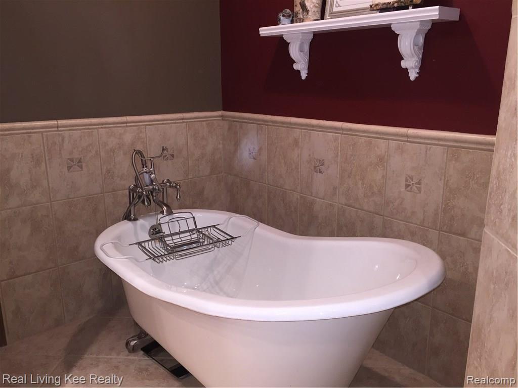 1739 Rapids Way Rochester Hills, MI 48309 - Photo 23 of 31
