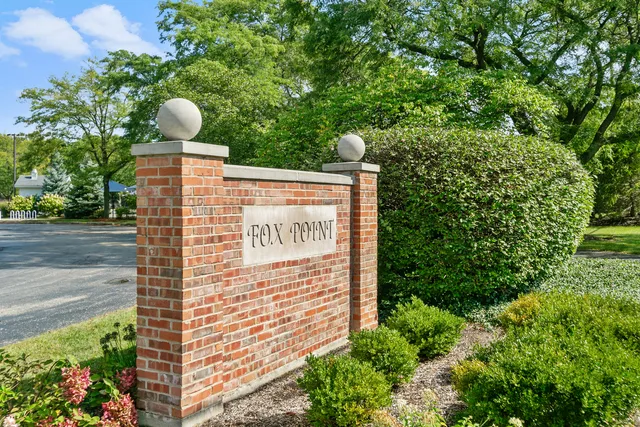 $849,700 | 185 Cold Spring Road, Barrington, IL 60010