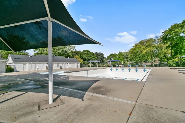 $849,700 | 185 Cold Spring Road, Barrington, IL 60010