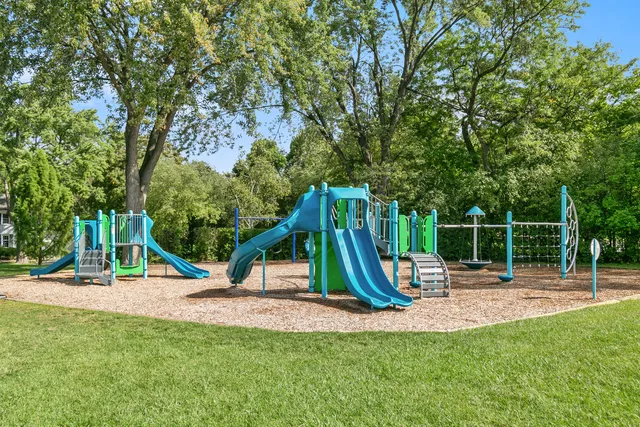 $849,700 | 185 Cold Spring Road, Barrington, IL 60010