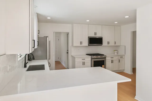 $849,700 | 185 Cold Spring Road, Barrington, IL 60010