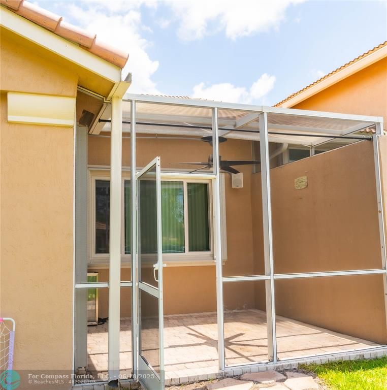 1102 Southwest 158th Avenue Pembroke Pines, FL 33027 - Photo 25 of 27