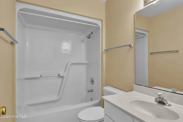 $2,100 | 233 Racine Drive, Unit 37, Wilmington, NC 28403