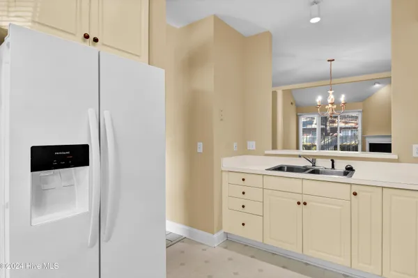 $2,100 | 233 Racine Drive, Unit 37, Wilmington, NC 28403