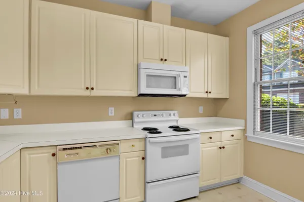 $2,100 | 233 Racine Drive, Unit 37, Wilmington, NC 28403