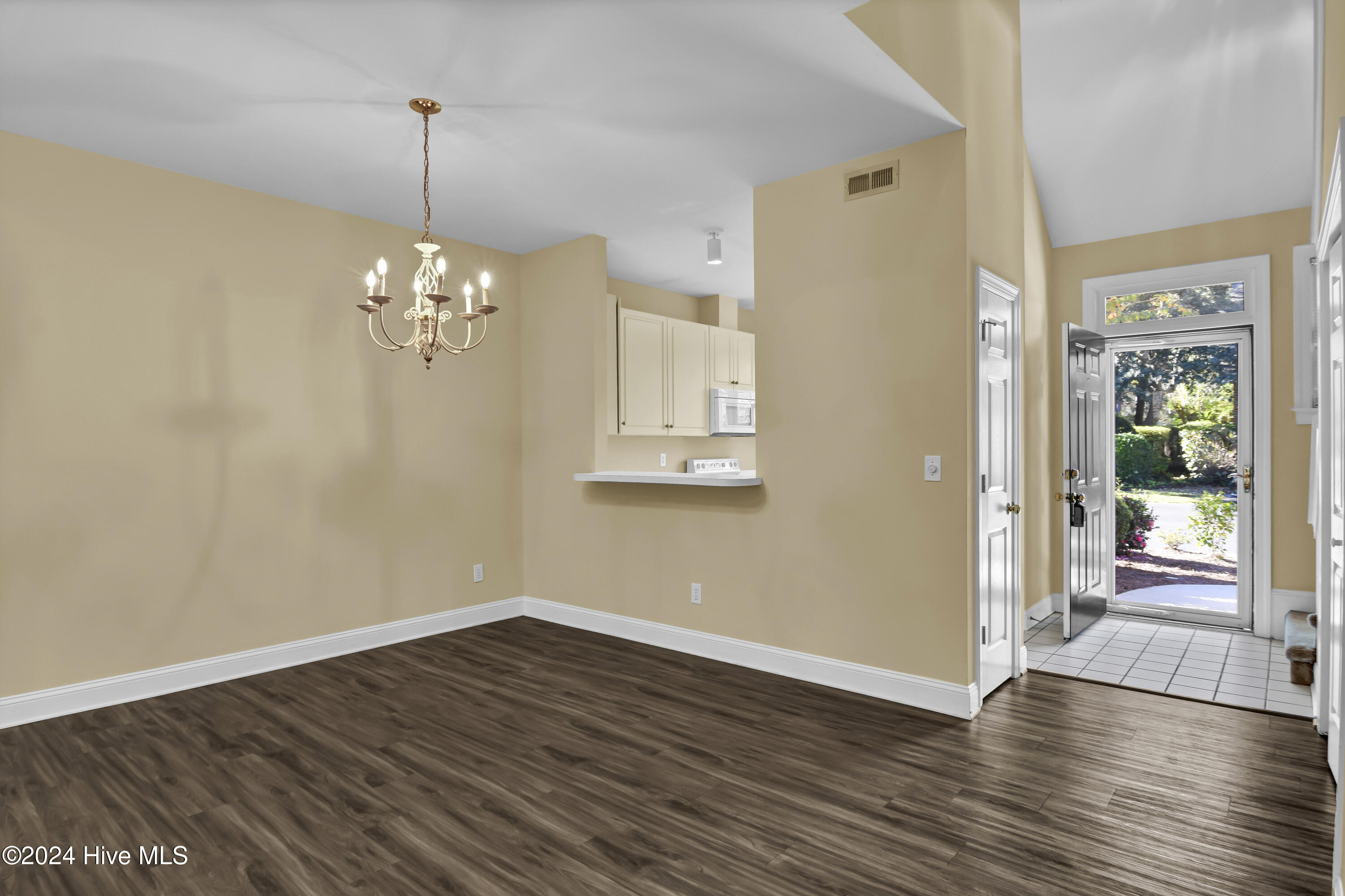 233 Racine Drive, Unit 37 Wilmington, NC 28403 - Photo 7 of 28 DSC_3684