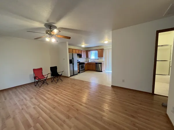$1,300 | 300-302 West 2nd Street, Unit 300, Aroma Park, IL 60910