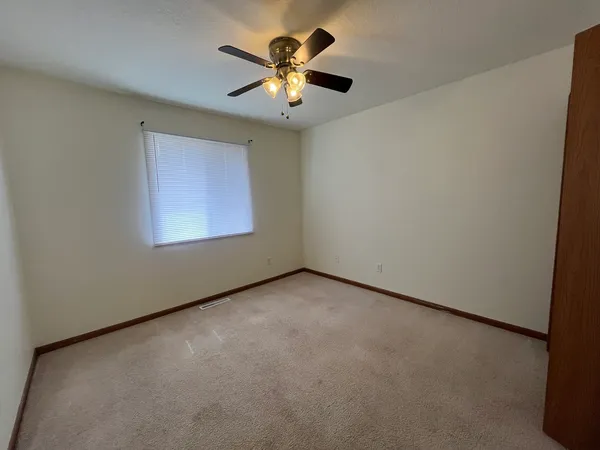 $1,300 | 300-302 West 2nd Street, Unit 300, Aroma Park, IL 60910