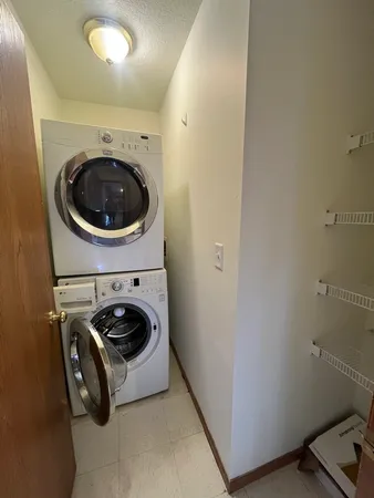 $1,300 | 300-302 West 2nd Street, Unit 300, Aroma Park, IL 60910