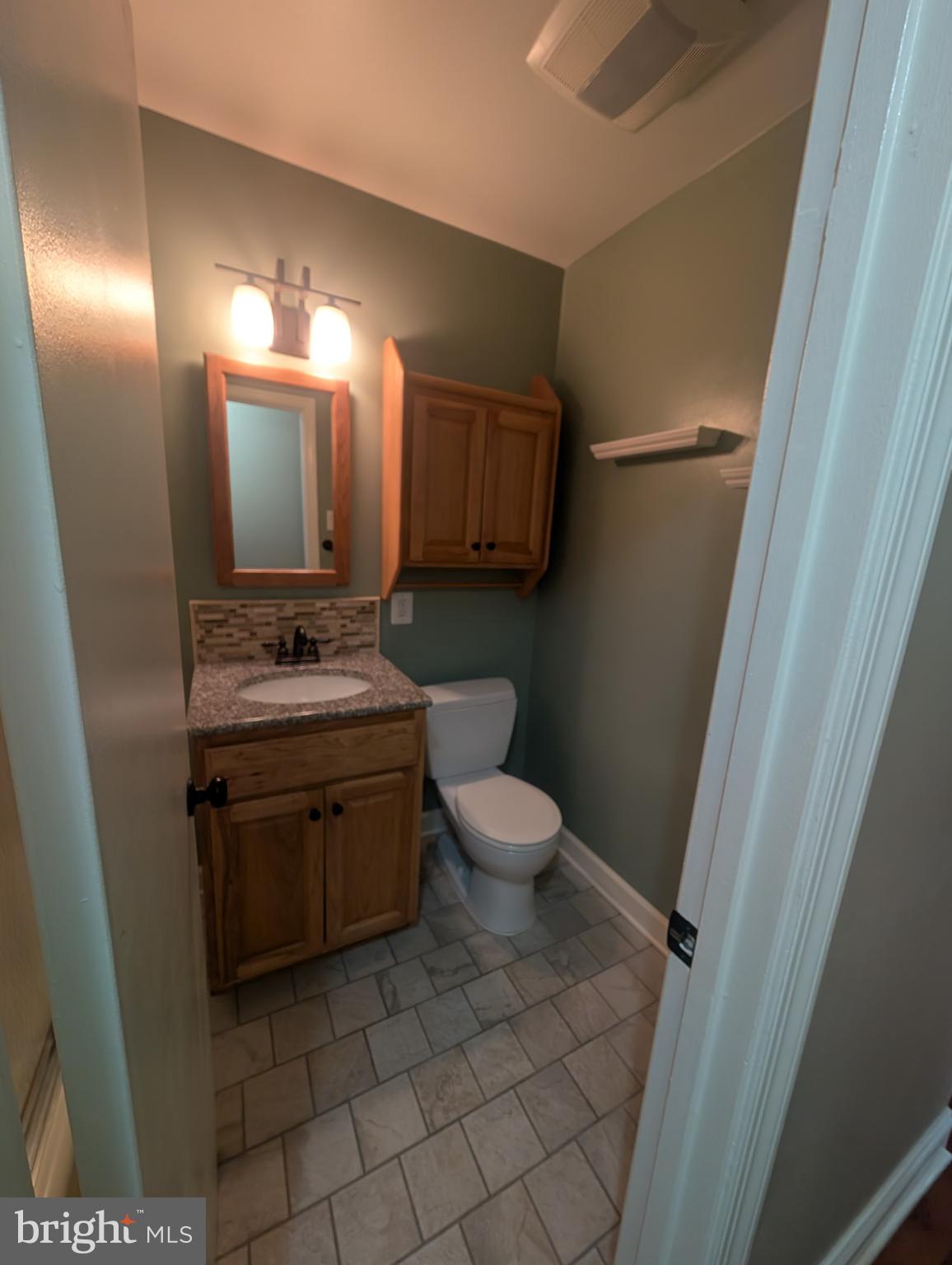 7407 Castle Road Manassas, VA 20109 - Photo 11 of 21 Hall bathroom with tub