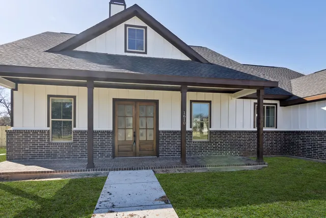 $2,200 | 1610 Newgulf Drive, Boling, TX 77420