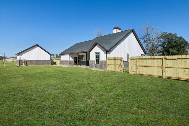 $2,200 | 1610 Newgulf Drive, Boling, TX 77420