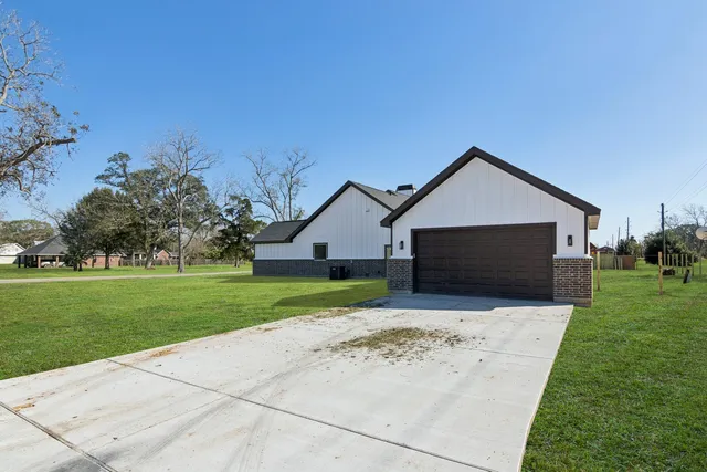 $2,200 | 1610 Newgulf Drive, Boling, TX 77420