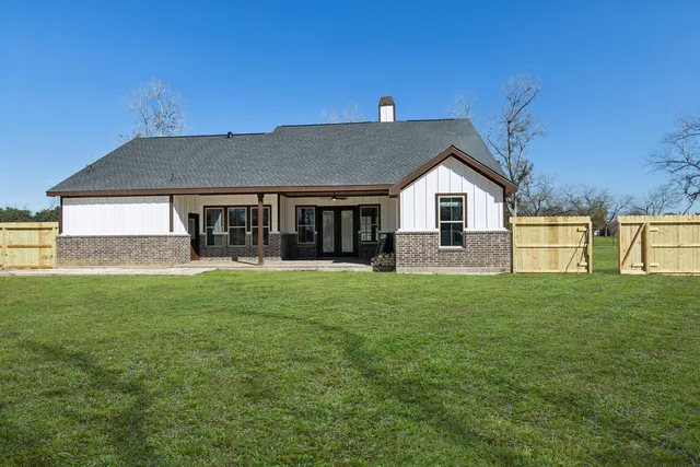 $2,200 | 1610 Newgulf Drive, Boling, TX 77420