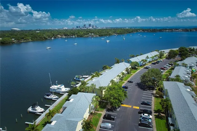 $2,200 | 204 Pompano Drive Southeast, Unit D, St. Petersburg, FL 33705