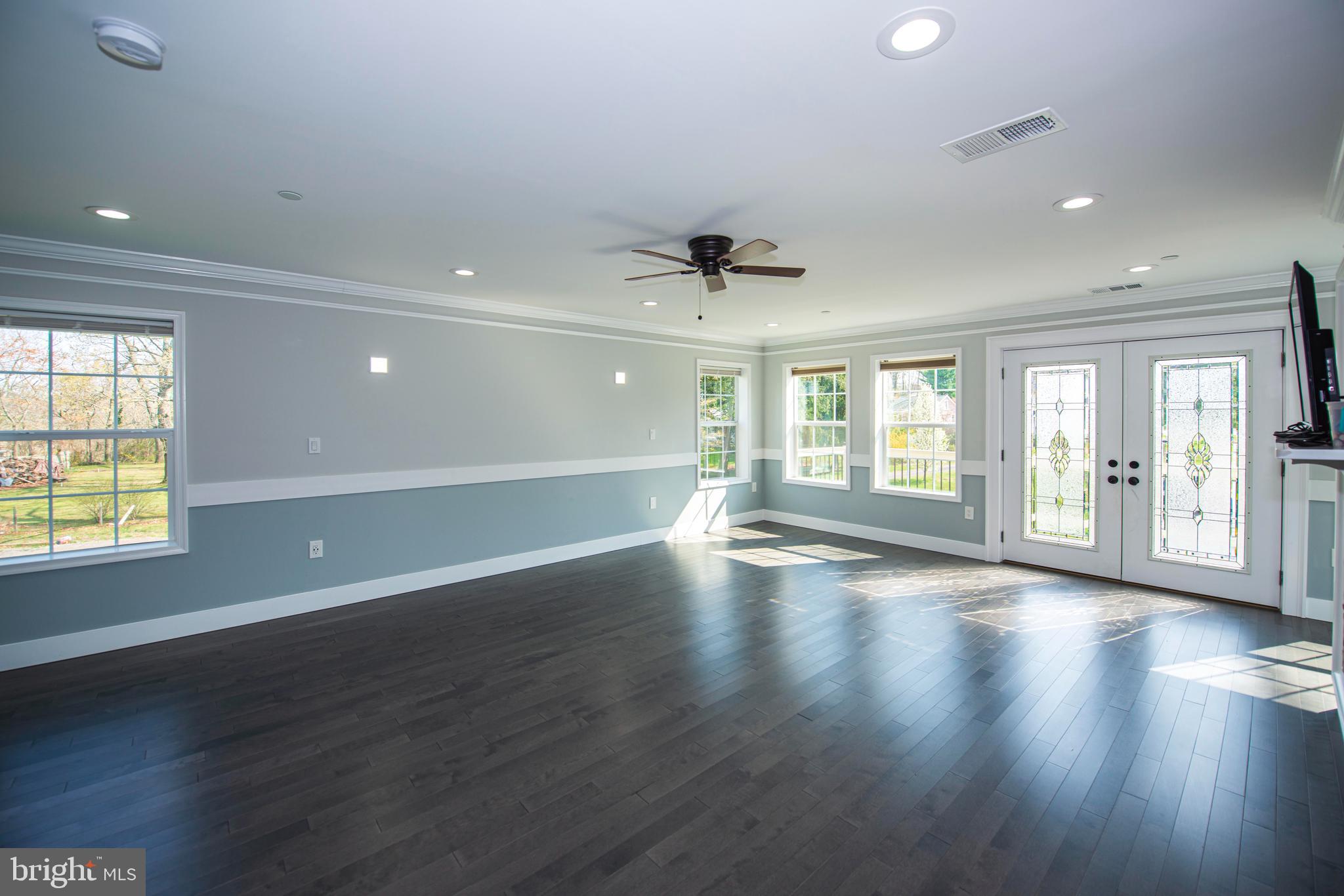 516 Riverside Road Baltimore, MD 21221 - Photo 3 of 59