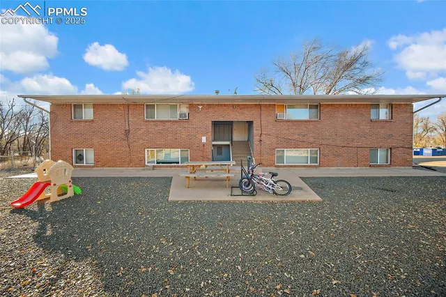 a view of a house with backyard and sitting area