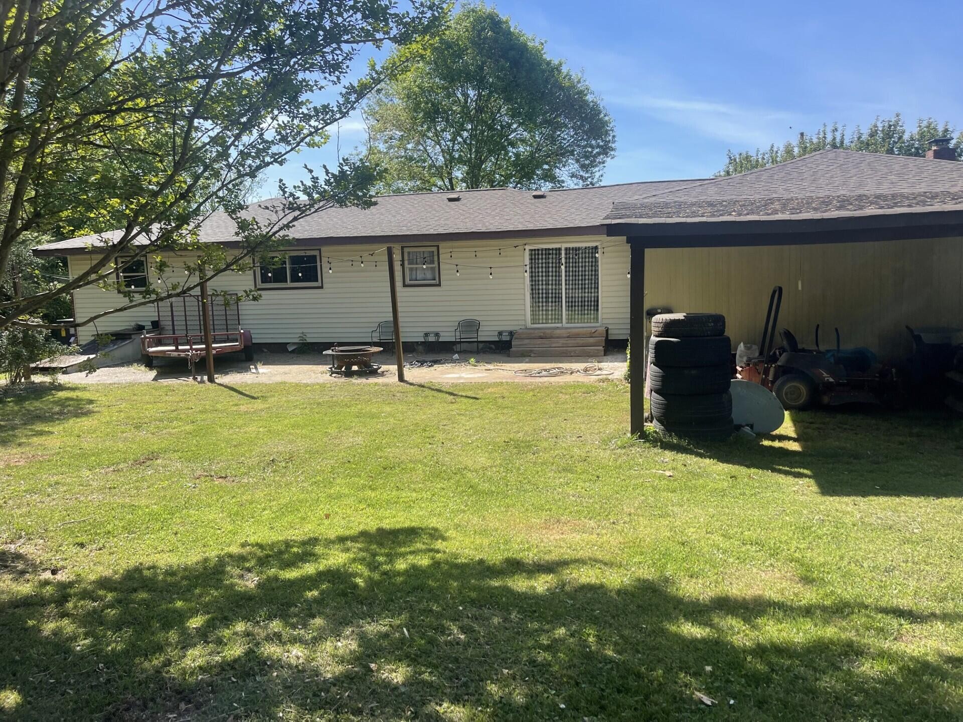 1239 Dossett Street Athens, TN 37303 - Photo 10 of 11 a backyard of a house with yard table and chairs