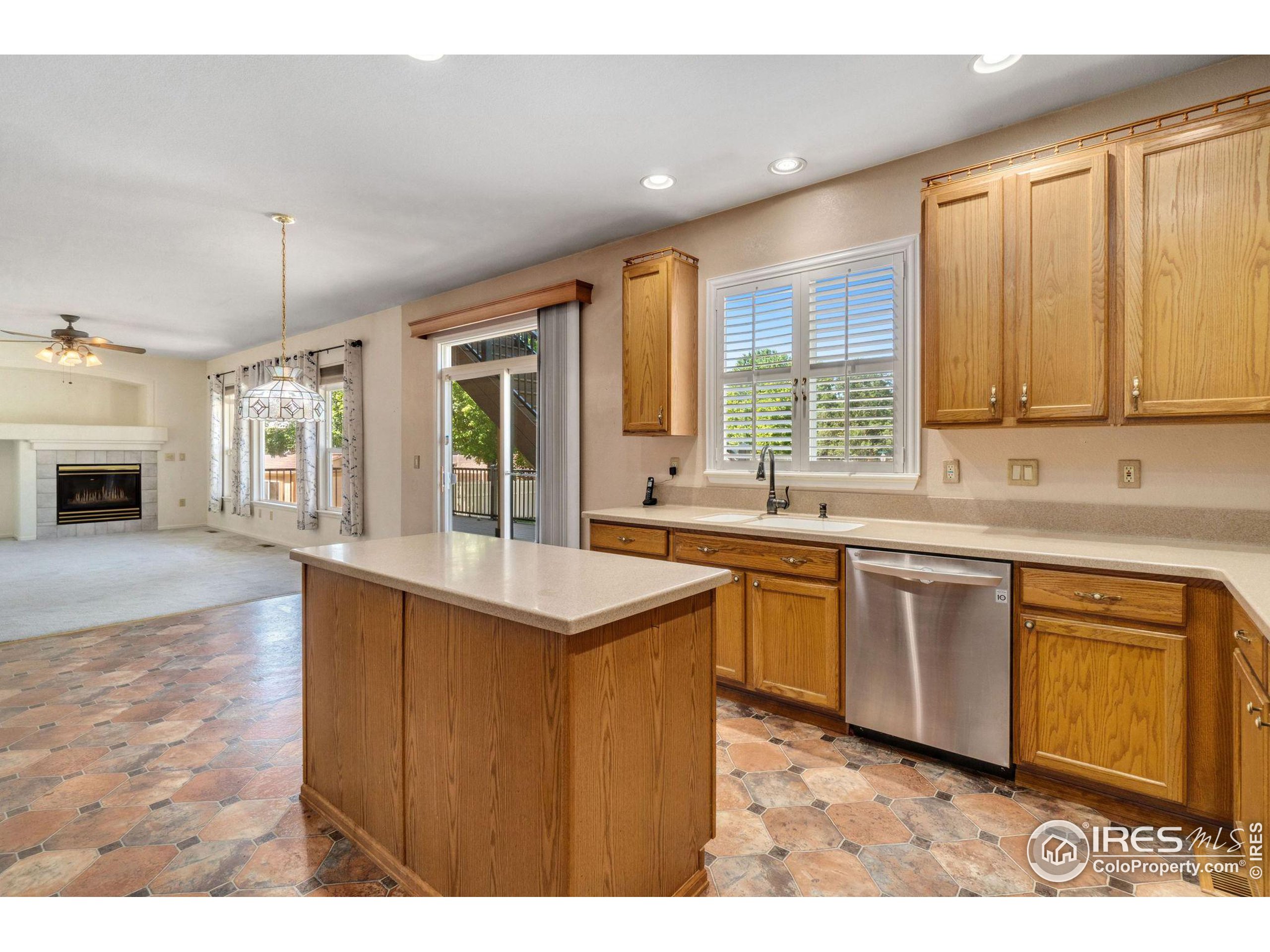 6512 Silverleaf Court Firestone, CO 80504 - Photo 7 of 29