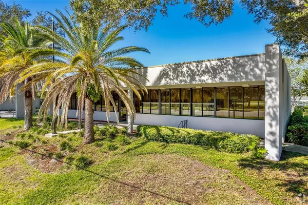 $15 | 2046 Bayshore Boulevard, Dunedin, FL 34698