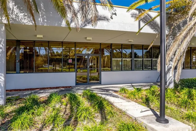 $15 | 2046 Bayshore Boulevard, Dunedin, FL 34698