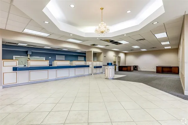 $15 | 2046 Bayshore Boulevard, Dunedin, FL 34698