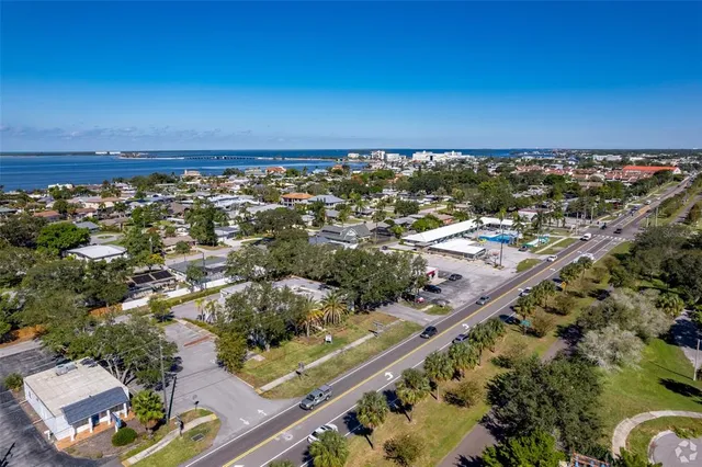 $15 | 2046 Bayshore Boulevard, Dunedin, FL 34698