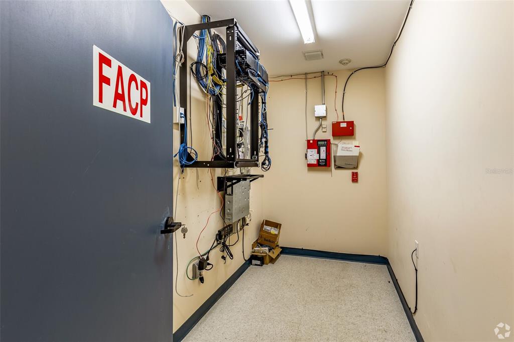 2046 Bayshore Boulevard Dunedin, FL 34698 - Photo 23 of 27