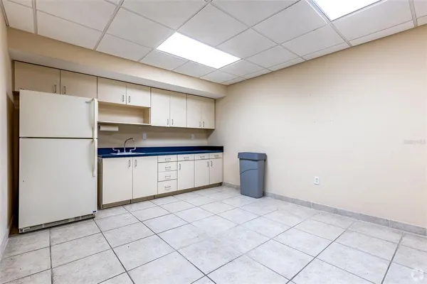 $15 | 2046 Bayshore Boulevard, Dunedin, FL 34698