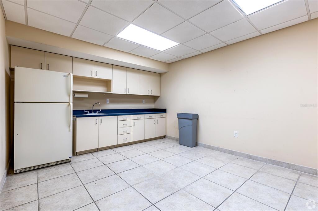 2046 Bayshore Boulevard Dunedin, FL 34698 - Photo 25 of 27