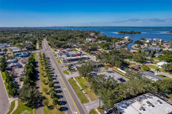 $15 | 2046 Bayshore Boulevard, Dunedin, FL 34698