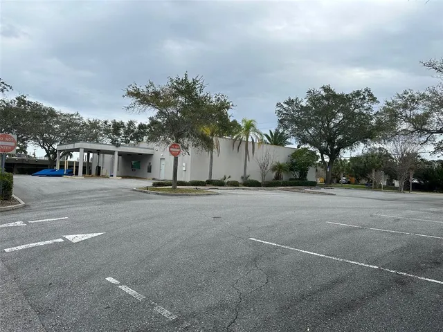 $15 | 2046 Bayshore Boulevard, Dunedin, FL 34698