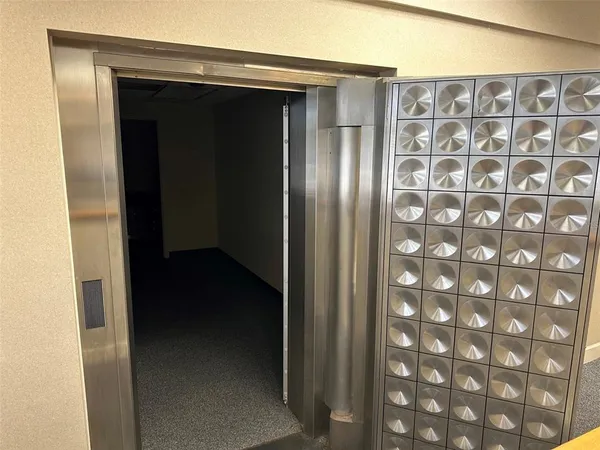 $15 | 2046 Bayshore Boulevard, Dunedin, FL 34698