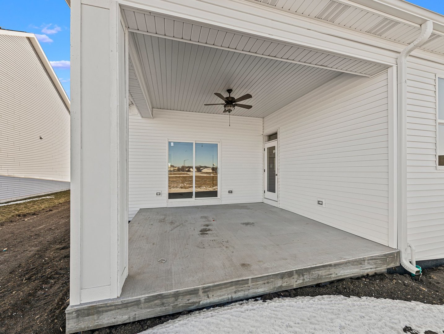 1927 Parkside Drive Sycamore, IL 60178 - Photo 5 of 17 a view of a livingroom with wooden floor and a hallway