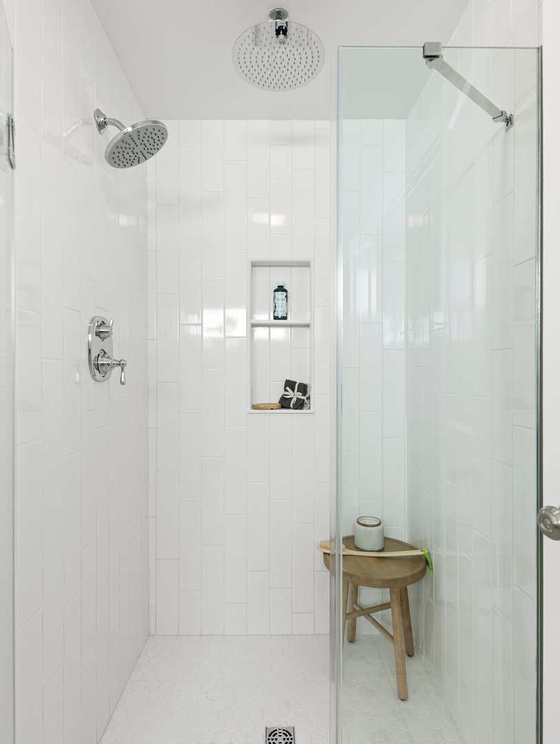 1927 Parkside Drive Sycamore, IL 60178 - Photo 6 of 17 a bathroom with a shower