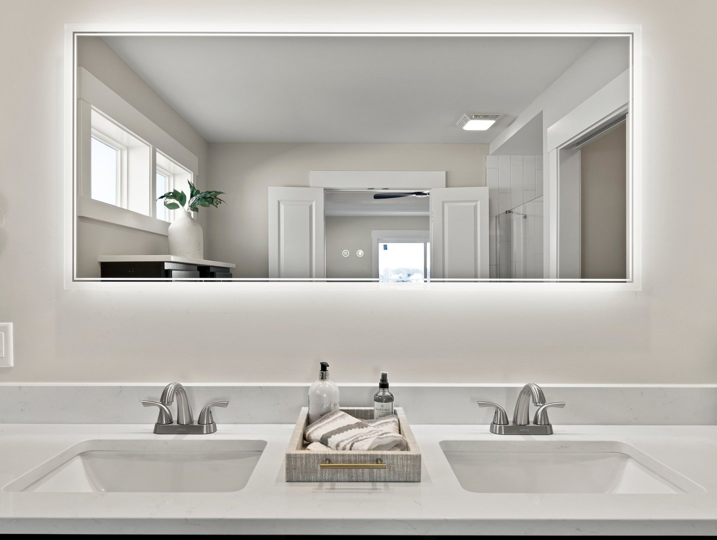 1927 Parkside Drive Sycamore, IL 60178 - Photo 7 of 17 a bathroom with a sink and a mirror