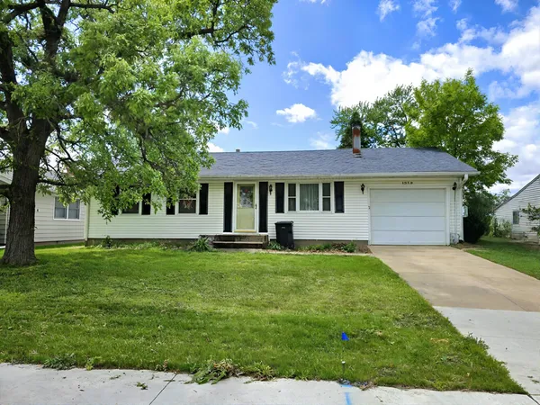 $129,900 | 1350 Springdale Drive, Clinton, IA 52732
