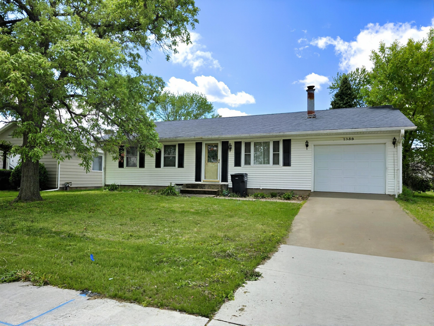 1350 Springdale Drive Clinton, IA 52732 - Photo 2 of 10