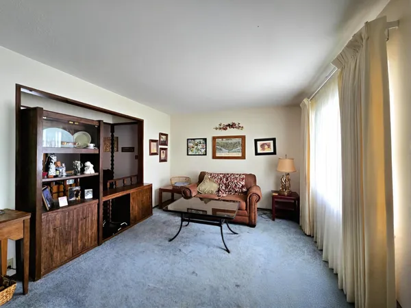$129,900 | 1350 Springdale Drive, Clinton, IA 52732