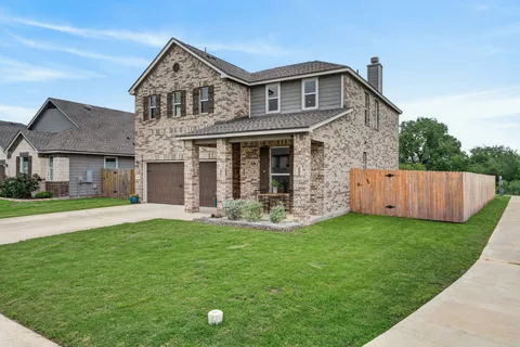 $360,000 | 326 Linden Street, Bastrop, TX 78602