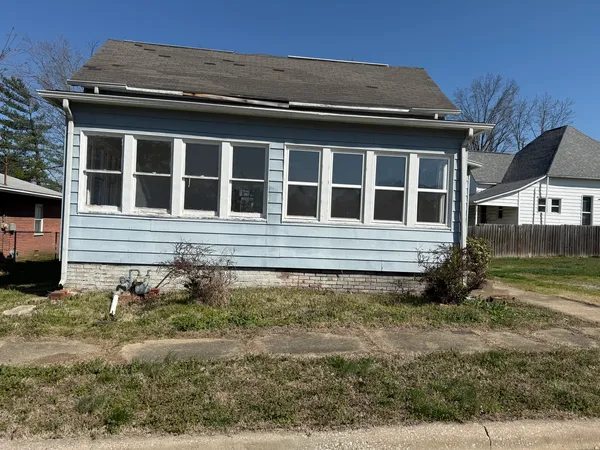 $30,000 | 506 West College Street, Harrisburg, IL 62946